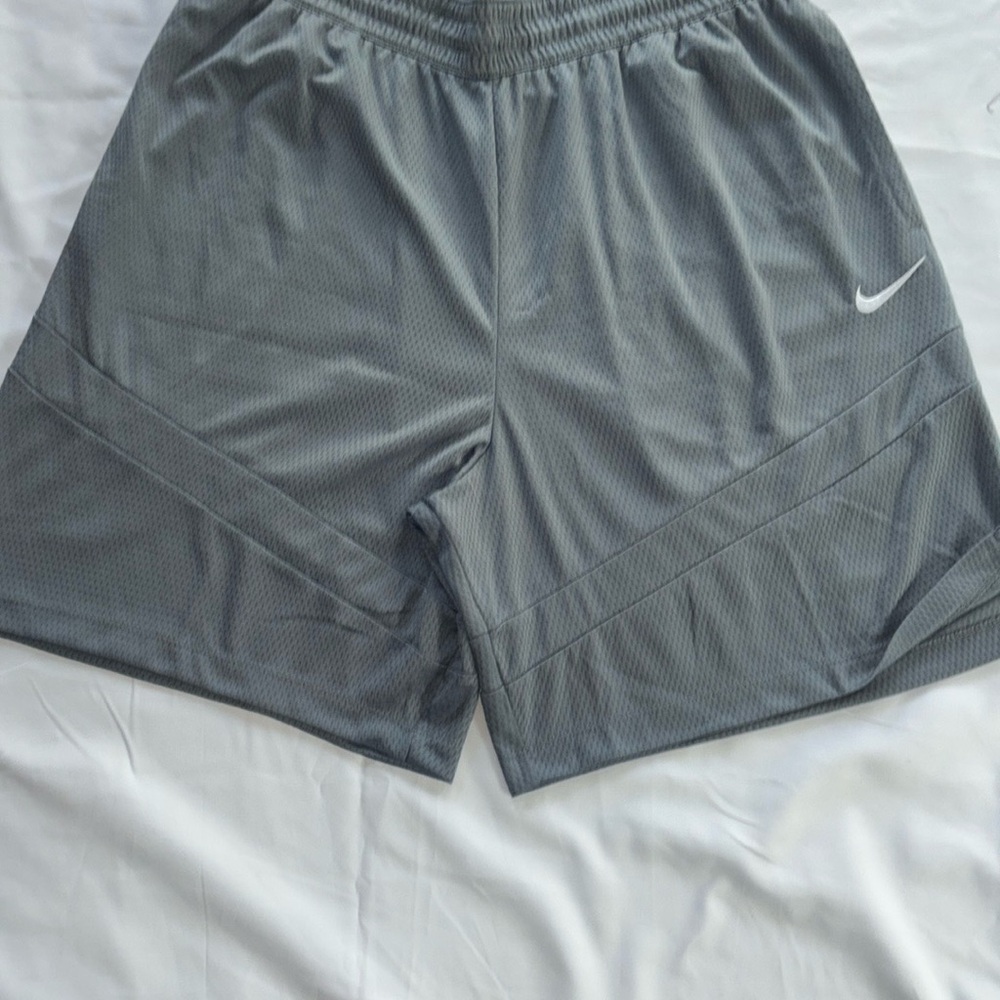 Nike Gray Athletic Shorts Modern Fit - Picture 2 of 8